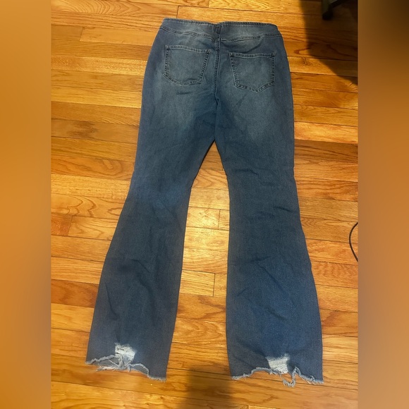 Tinseltown Jeans Pull On Distressed Flared Raw Hem Sz 11 - Picture 5 of 8